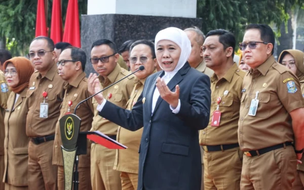 Thumbnail Berita - Apel Bersama di Lingkup Pemprov Jatim, Gubernur Khofifah Ingatkan ASN Tertib Berinteraksi di Medsos