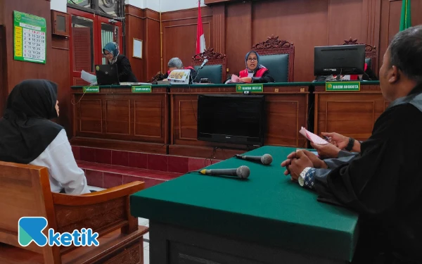 Thumbnail Berita - Emosi Sesaat Usai Operasi, Perempuan Surabaya ini Dituntut 2 Tahun Penjara Karena Aniaya Dokter