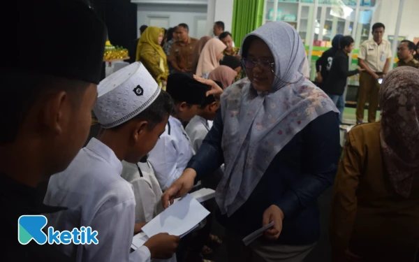 Thumbnail Kadiskominfo Jatim Sherlita Ratna Dewi di acara puncak Anniversary ke-3 Ketik.com di Graha Ketik, Kota Malang, 9 September 2025. (Foto: Khaesar/Ketik)