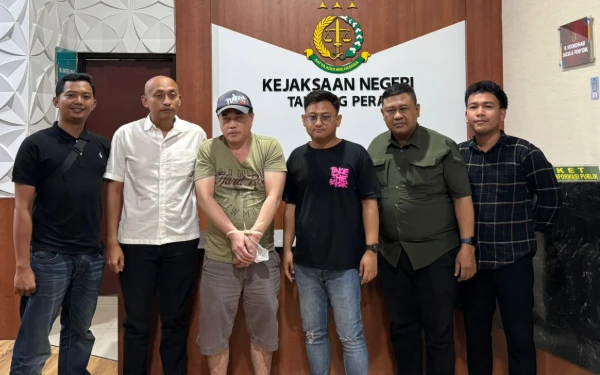 Thumbnail Berita - Kejari Tanjung Perak Tangkap DPO Penggelapan di Ruko Surabaya Barat