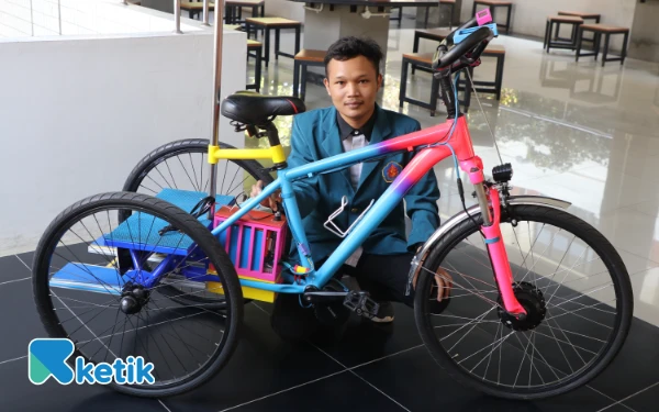 Thumbnail Berita - Inovasi Ramah Lingkungan, Mahasiswa Ubaya Ciptakan Sepeda Listrik Bertenaga Kayuh