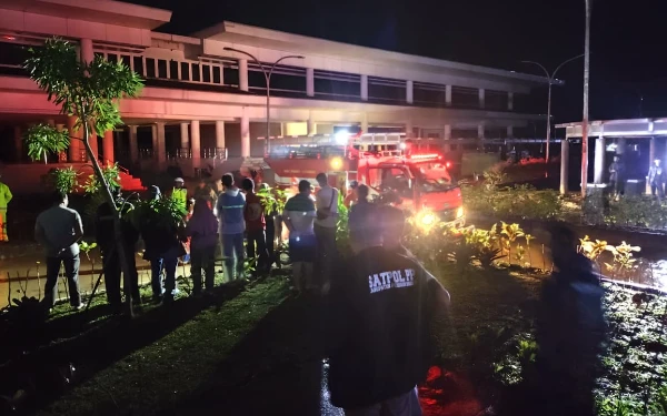 Thumbnail Berita - BNPB: Bali hingga Lampung Dilanda Bencana, Masyarakat Diminta Siaga
