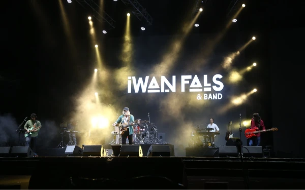 Thumbnail Musisi legendaris Indonesia, Iwan Fals, sukses memukau peserta dalam pembukaan World Muslim Scout Jamboree (WMSJ) 2025. (Foto: Dok. Kwarnas)