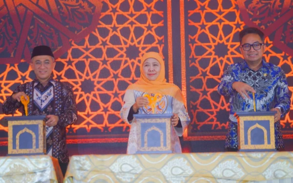 Thumbnail Berita - FESyar Regional Jawa 2025 Dibuka, Gubernur Khofifah: Jatim Pusat Ekonomi dan Keuangan Syariah Nasional