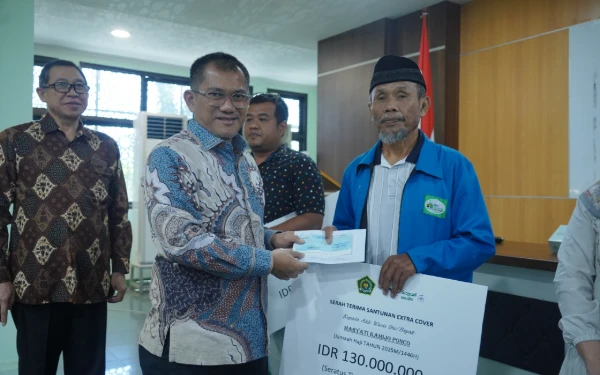 Thumbnail Berita - Kemenag Serahkan Santunan ke 6 Ahli Waris Jemaah Haji Embarkasi Surabaya