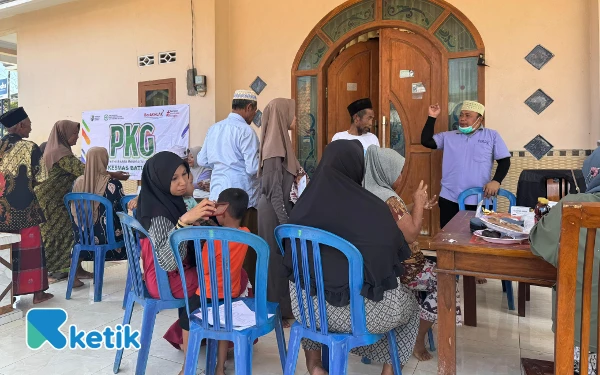 Thumbnail Situasi cek kesehatan gratis yang digelar PJS di Desa Bira Tengah, Kecamatan Sokobanah, Kabupaten Sampang. Sabtu, 13 September 2025 (Foto: Mat Jusi/Ketik).