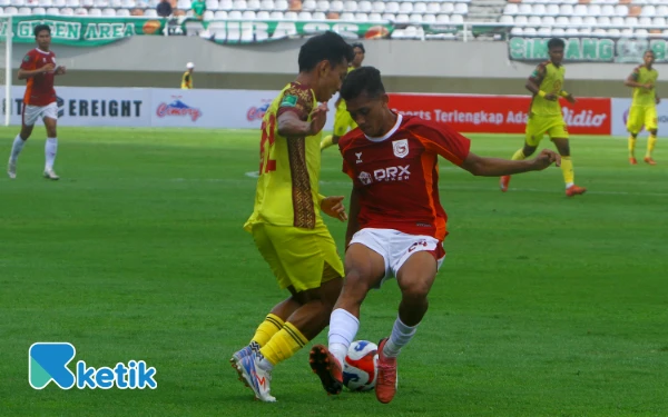 Thumbnail Pemain Srijaya FC berusaha melewati peertahan Garudayaksa FC dalam laga lanjutan Pegadaian Championship 2025-2026 di Stadion Gelora Sriwijaya Jakabaring, Palembang, Sumatera Selatan, Minggu, 14 September 2025. Garudayaksa FC berhasil mencetak 2 gol berkat Dheco Zacky (4') dan Everton Nascimento (19') dan berhak mendapatkan 3 poin di kandang Sriwijaya FC. (Foto: Wahyu Rahmanto/Ketik).