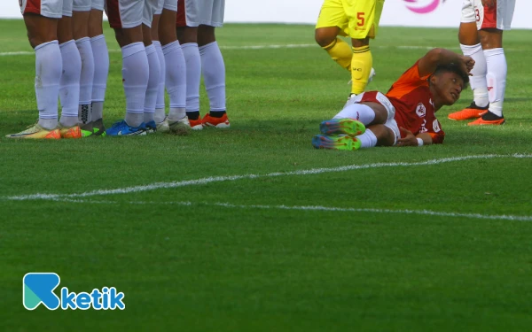 Thumbnail Pemain Garudayaksa FC melakukan blok untuk menghalau tendangan bebas yang dilakukan pemain Sriwijaya FC dalam laga lanjutan Pegadaian Championship 2025-2026 di Stadion Gelora Sriwijaya Jakabaring, Palembang, Sumatera Selatan, Minggu, 14 September 2025. Garudayaksa FC berhasil mencetak 2 gol berkat Dheco Zacky (4') dan Everton Nascimento (19') dan berhak mendapatkan 3 poin di kandang Sriwijaya FC. (Foto: Wahyu Rahmanto/Ketik).