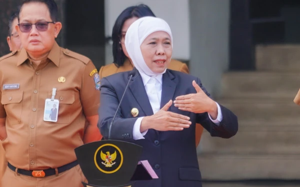 Thumbnail Berita - Gubernur Khofifah Sampaikan Duka Mendalam atas Kecelakaan Bus Pariwisata Rombongan Nakes di Kawasan Bromo