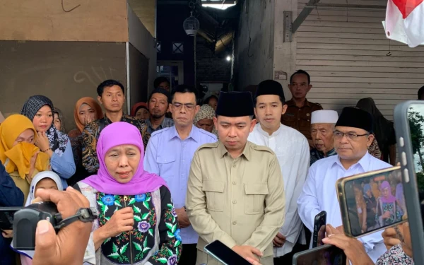 Thumbnail Berita - Gubernur Khofifah dan Bupati Fawait Sambangi Korban Kecelakaan Bus RS Bina Sehat, Kaji Opsi Jalur Keselamatan di Jalur Gunung Bromo