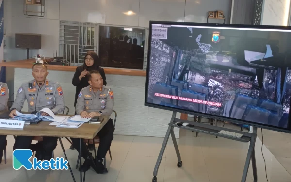 Thumbnail Berita - Hasil Pemeriksaan TAA Laka di Probolinggo, Dirlantas Polda Jatim: Tidak Ditemukan Jejak Pengereman