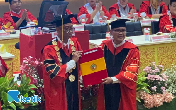 Thumbnail Berita - Prof Dr Hufron Resmi Sandang Guru Besar Fakultas Hukum Untag Surabaya
