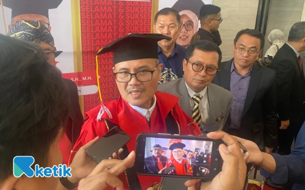 Thumbnail Berita - Prof. Dr. Hufron Usulkan Redesain Mekanisme Pemakzulan Presiden