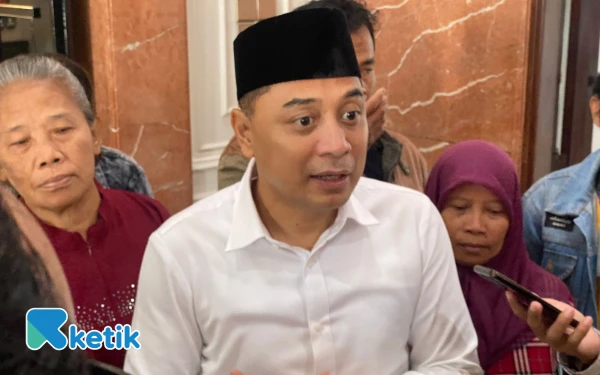 Thumbnail Berita - Wali Kota Surabaya Eri Cahyadi Tegaskan Tak Ada Pungutan dalam Layanan Adminduk hingga Perizinan