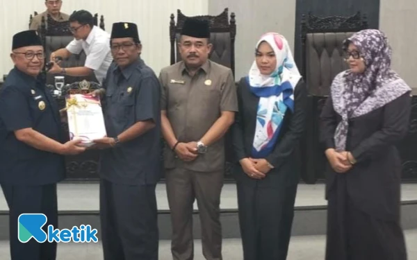 Thumbnail Berita - DPRD Kabupaten Blitar Gelar Paripurna, Bupati Rijanto Sampaikan Nota Keuangan Perubahan APBD 2025