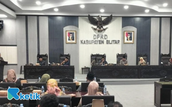 Thumbnail Berita - Fraksi DPRD Kabupaten Blitar Sampaikan Pandangan Umum Soal Perubahan APBD 2025