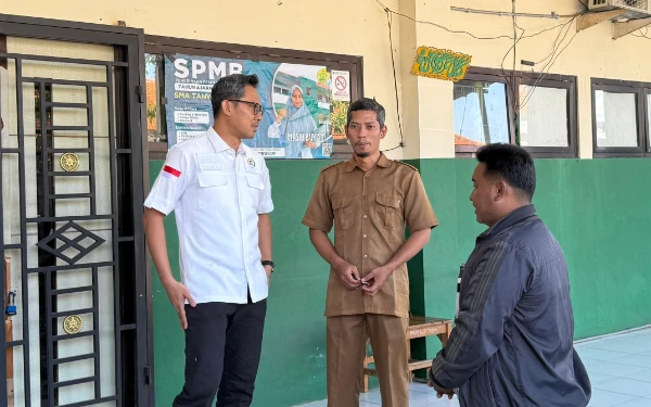 Thumbnail Berita - Surabaya Kota Ramah Anak, Tapi Ijazah Siswa Masih Ditahan karena Tunggakan