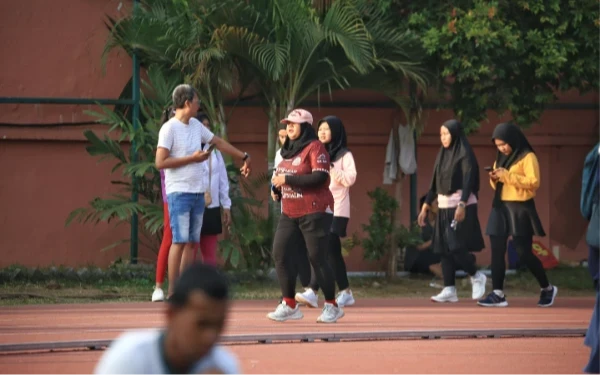 Thumbnail Berita - Rahasia Sehat yang Timeless: Cukup Jalan Kaki Setiap Hari