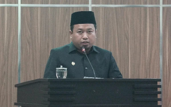 Thumbnail Berita - Wabup Bondowoso Jawab Pandangan Fraksi DPRD Soal Perubahan APBD 2025