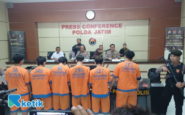 Thumbnail Berita - Polda Jatim Sebut Kelompok Anarko Menyusup dan Dalangi Kerusuhan Demo
