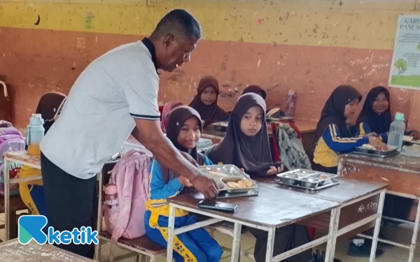 Thumbnail Berita - Siswa UPTD SPF SDN 1 Gunung Lagan, Singkil Nikmati MBG