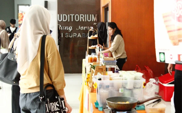 Thumbnail Berita - Awas Bikin Ngiler, UMKM Kuliner Ramaikan Acara RRI Fest Surabaya 2025