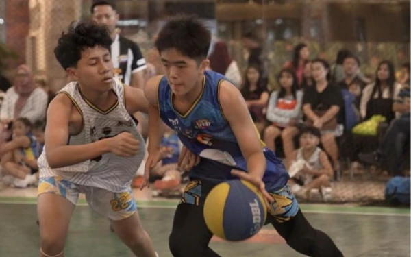 Thumbnail Berita - Ketua Perbasi Jatim Dibuat Takjub dengan Totalitas Orang Tua Peserta Basket 3x3