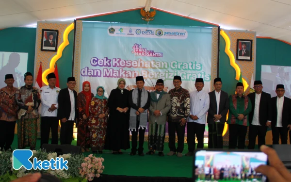 Thumbnail Menteri Agama Nasaruddin Umar bersama jajaran Pengasuh dan Pengurus Pesantren Tambakbesar, Jombang, 22 September 2025. (Foto: Rahmat Rifadin/Ketik)