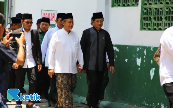 Thumbnail Menag Nasaruddin Umar di Pesantren Mambaul Maarif Denanyar Jombang, 22 September 2025. (Foto: Rahmat Rifadin/Ketik)