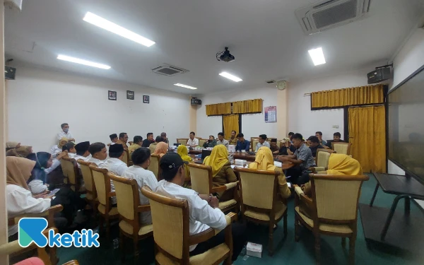 Thumbnail Berita - Diduga Tak Diusulkan PPPK Paruh Waktu, Puluhan Nakes Audensi dengan DPRD Sampang