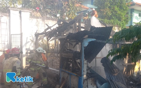 Thumbnail Berita - Ceroboh Ganti LPG Kompor, Rumah Janda Ludes, Pemilik Luka Bakar dan Mahasiswa UINSA Kesetrum