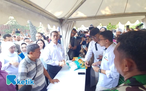 Thumbnail Berita - Jangan Sampai Kehabisan! Beras Murah Meriah di Surabaya, Mentan Amran Pastikan Rakyat Kebagian