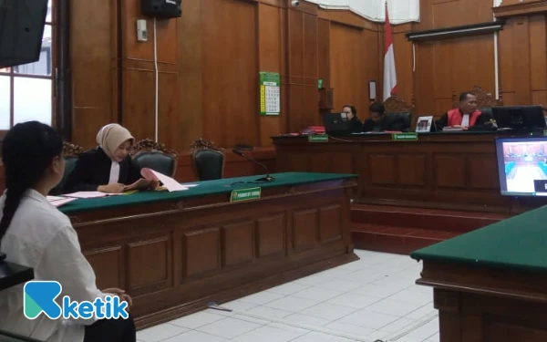 Thumbnail Berita - Kasir yang Gelapkan Uang Perusahaan Rp7,9 Miliar Jalani Sidang Dakwaan di PN Surabaya