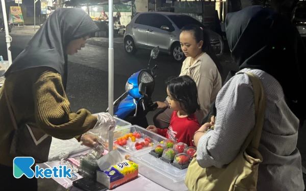 Thumbnail Berita - Mahasiswi Farmasi Sulap Hobi Jadi Usaha: Lukchupbykaraa, Kue Cantik dan Unik yang Bikin Penasaran