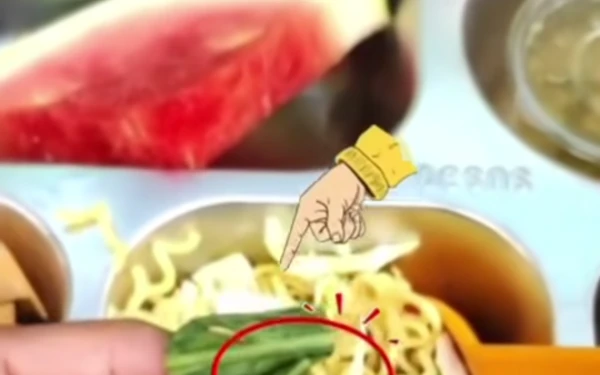Thumbnail Berita - Ulat Sayur Ditemukan Dalam Menu MBG di Tuban, Kinerja Ahli Gizi dan Mitra SPPG Dipertanyakan