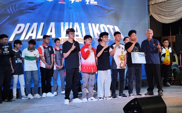 Thumbnail Berita - KONI Kabupaten Kediri Bangga, Tim Free Fire Raih Juara Piala Wali Kota Surabaya 2025