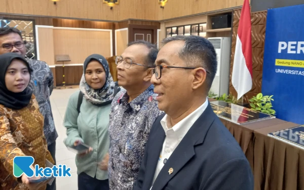 Thumbnail Berita - Tanggapan Mendiktisaintek Ihwal Penyitaan 11 Buku dari Mahasiswa