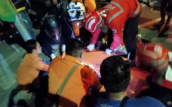 Thumbnail Berita - Kecelakaan Maut Tabrak Tiang Jalan Raya Darmo, Dua Orang Tewas