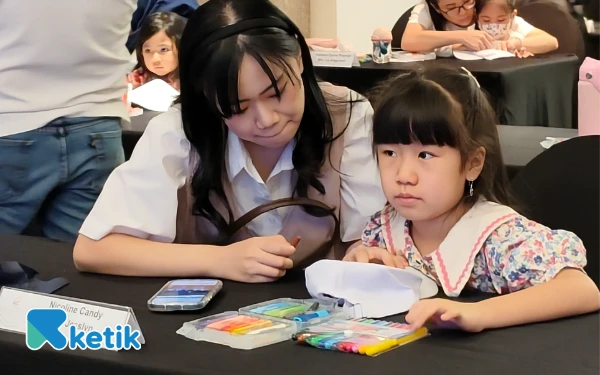 Thumbnail Berita - Serunya Lomba Mewarnai Topi Anak dan Orang Tua di Ciputra Hotel Surabaya, Asah Kekompakan Serta Kreativitas