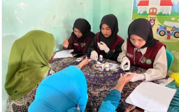 Thumbnail Berita - Mahasiswa Unusa Edukasi Terkait Pencegahan Diabetes hingga Penggunaan Obat Herbal di Mojokerto