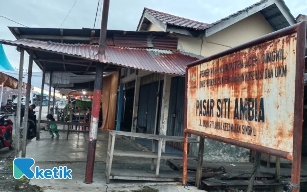 Thumbnail Berita - Penyewa Kios di Pasar Siti Ambia Singkil Keluhkan Atap Bocor
