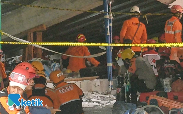 Thumbnail Berita - Tim SAR Gabungan Masih Deteksi Kehidupan di Reruntuhan Bangunan Ponpes Al-Khoziny