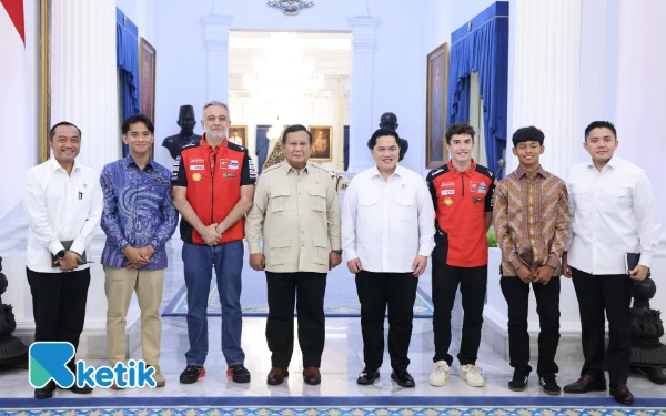 Thumbnail Berita - Mario Aji Bersama Juara Dunia Moto GP Marquez Bertemu Prabowo di Istana