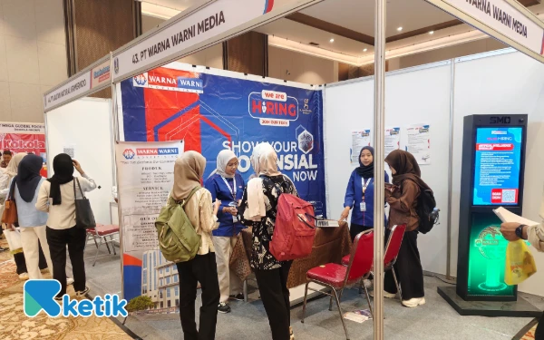 Thumbnail Berita - Ribuan Pelamar Hadir di Job Fair Pemprov Jatim 2025, Bermanfaat Bagi Lulusan Baru