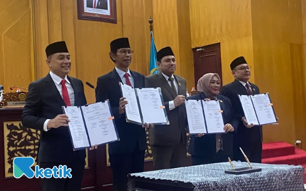Thumbnail Berita - KUA-PPAS 2026 Disepakati, Surabaya Tancap Gas Pembangunan dengan Skema Pembiayaan Alternatif