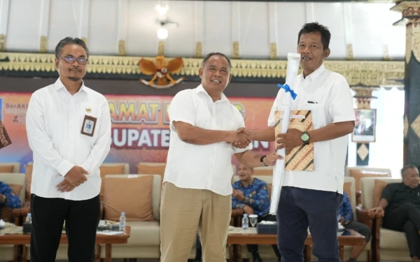 Thumbnail Tegaskan Kepastian Hukum Wilayah, Sleman Serahkan Perbup Batas 54 Kalurahan