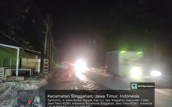 Thumbnail Berita - Keselamatan Terancam, Pengendara Motor Berjatuhan di Jalan Tuban Akibat PJU Mati dan Material Proyek