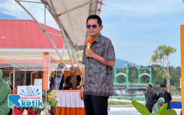 Thumbnail Wakil Bupati Halmahera Selatan Helmi Umar membuka lomba masak serba ikan dengan tema Ikan untuk Generasi Emas Kamis, 2 Oktober 2025 (Foto: Mursal/Ketik)
