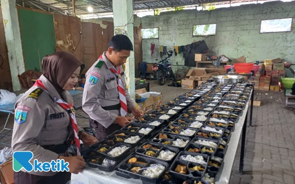 Thumbnail Berita - Pramuka Turut Bantu di Dapur Umum Lokasi Ponpes Al Khoziny yang Ambruk