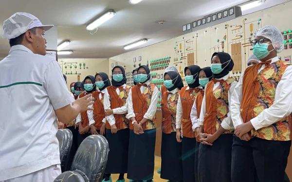 Thumbnail Berita - Lewat Program Bogasari Mengajar, Ratusan Siswa SMK di Kediri Dapat Ilmu Industri